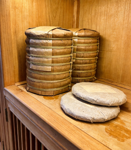 存普洱，为什么建议“整提加两饼”？这才是进阶茶人的“观察仓”策略